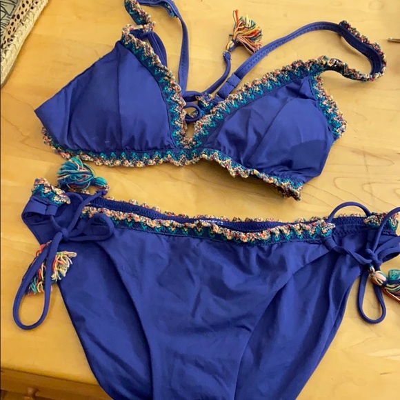 Adorable matching BECCA swimsuit - Picture 1 of 2